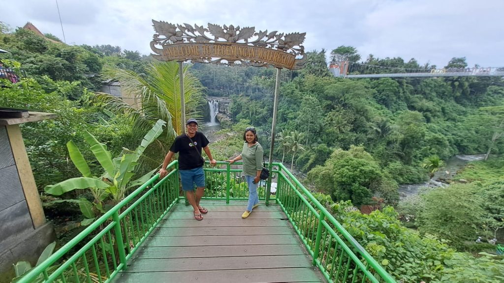 tegenungan waterfall