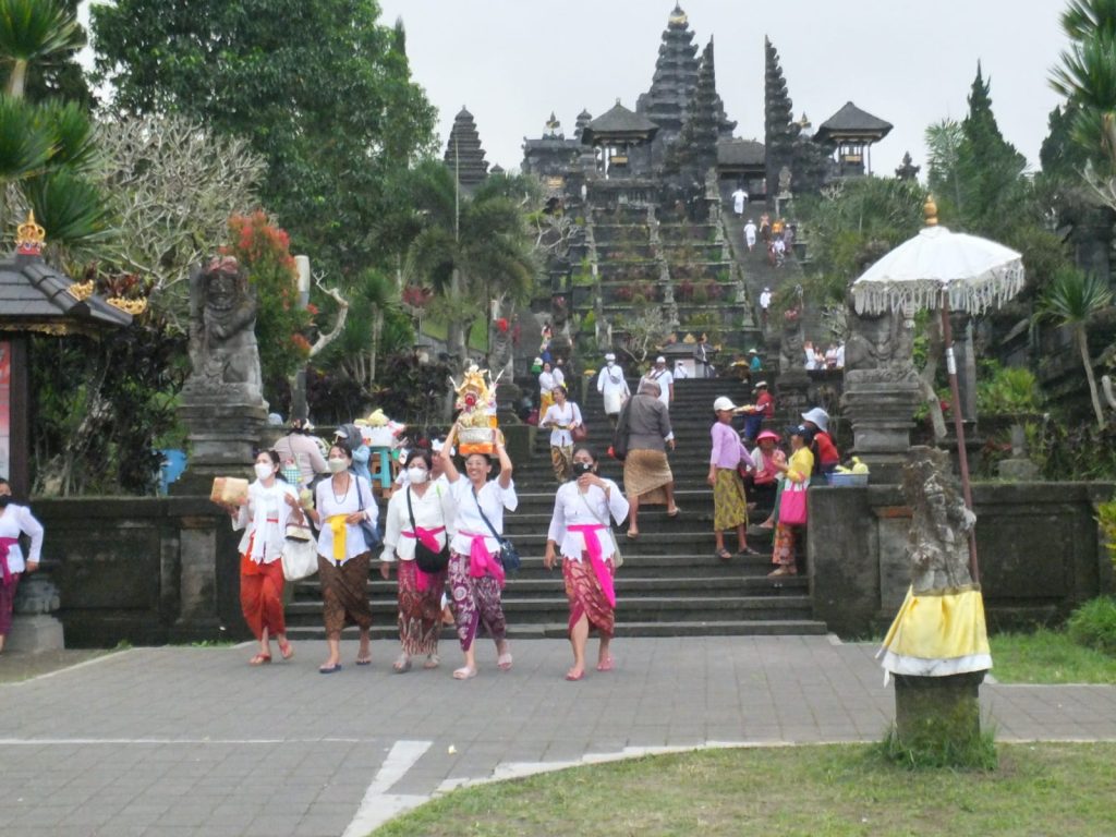 besakih temple by kejawa.com