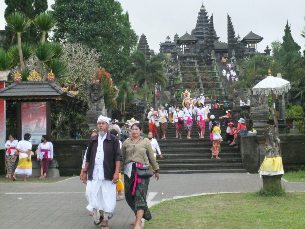 besakih temple taken by kejawa.com