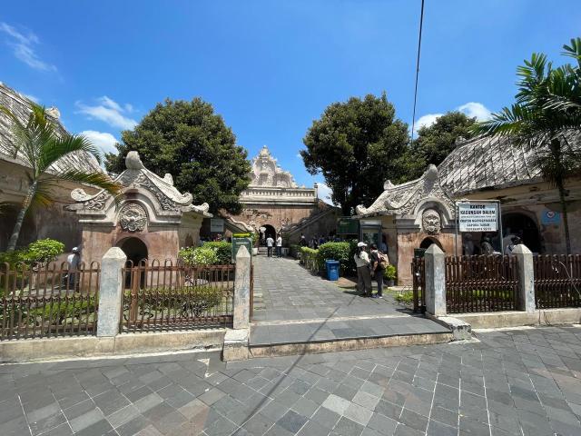 est Yogyakarta Tour Package 1